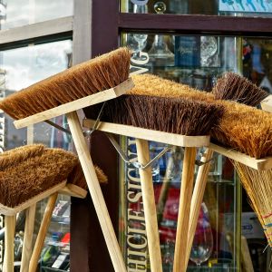 Comparation of broomsticks' material