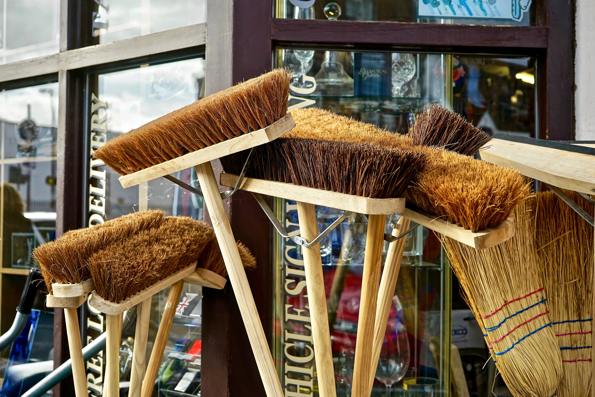 broom-2903582_1920
